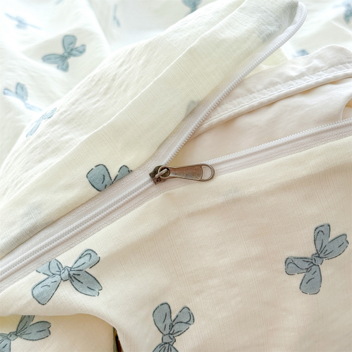 91家纺网 家纺一手货源 找家纺 多品家纺 2025新款超柔云感双层纱四件套 蓝蝶