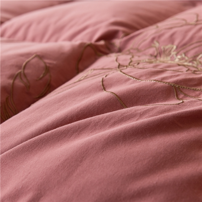 91家纺网 家纺一手货源 找家纺 四川牛皮席 2025新款绣花牡丹95%鹅绒被 绣花牡丹-颊红