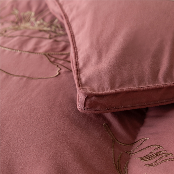 91家纺网 家纺一手货源 找家纺 四川牛皮席 2025新款绣花牡丹95%鹅绒被 绣花牡丹-颊红