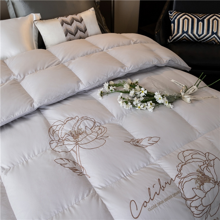 91家纺网 家纺一手货源 找家纺 （总）四川牛皮席 2025新款绣花牡丹95%鹅绒被