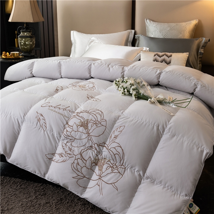 91家纺网 家纺一手货源 找家纺 （总）四川牛皮席 2025新款绣花牡丹95%鹅绒被