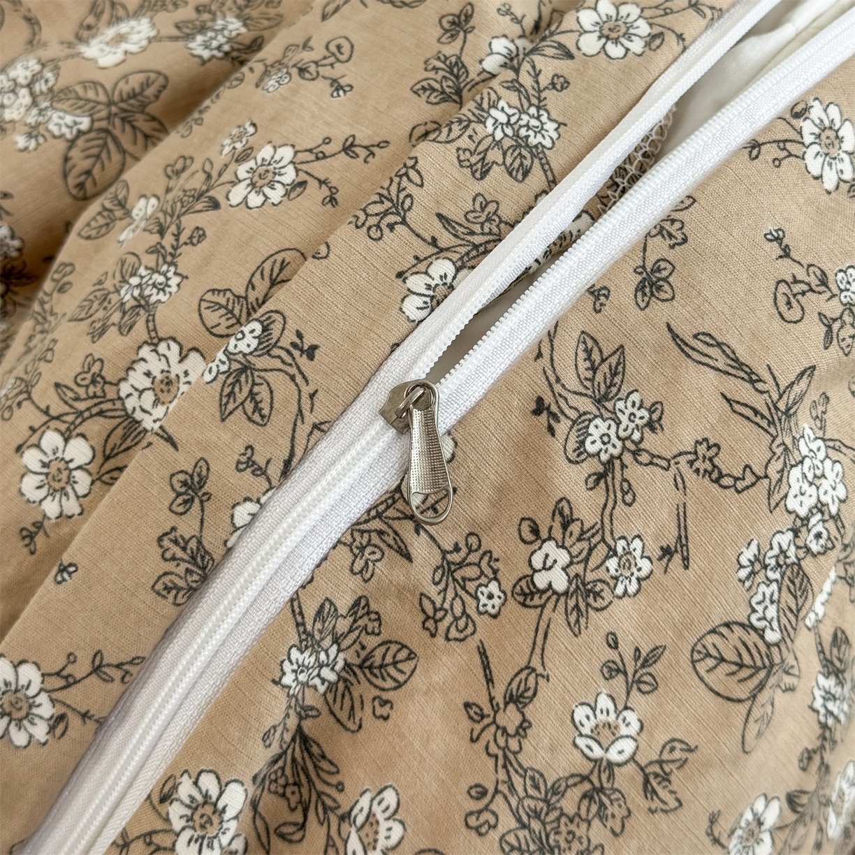 91家纺网 家纺一手货源 找家纺 多品家纺 2025新款超柔云感双层纱四件套 漫步花庭