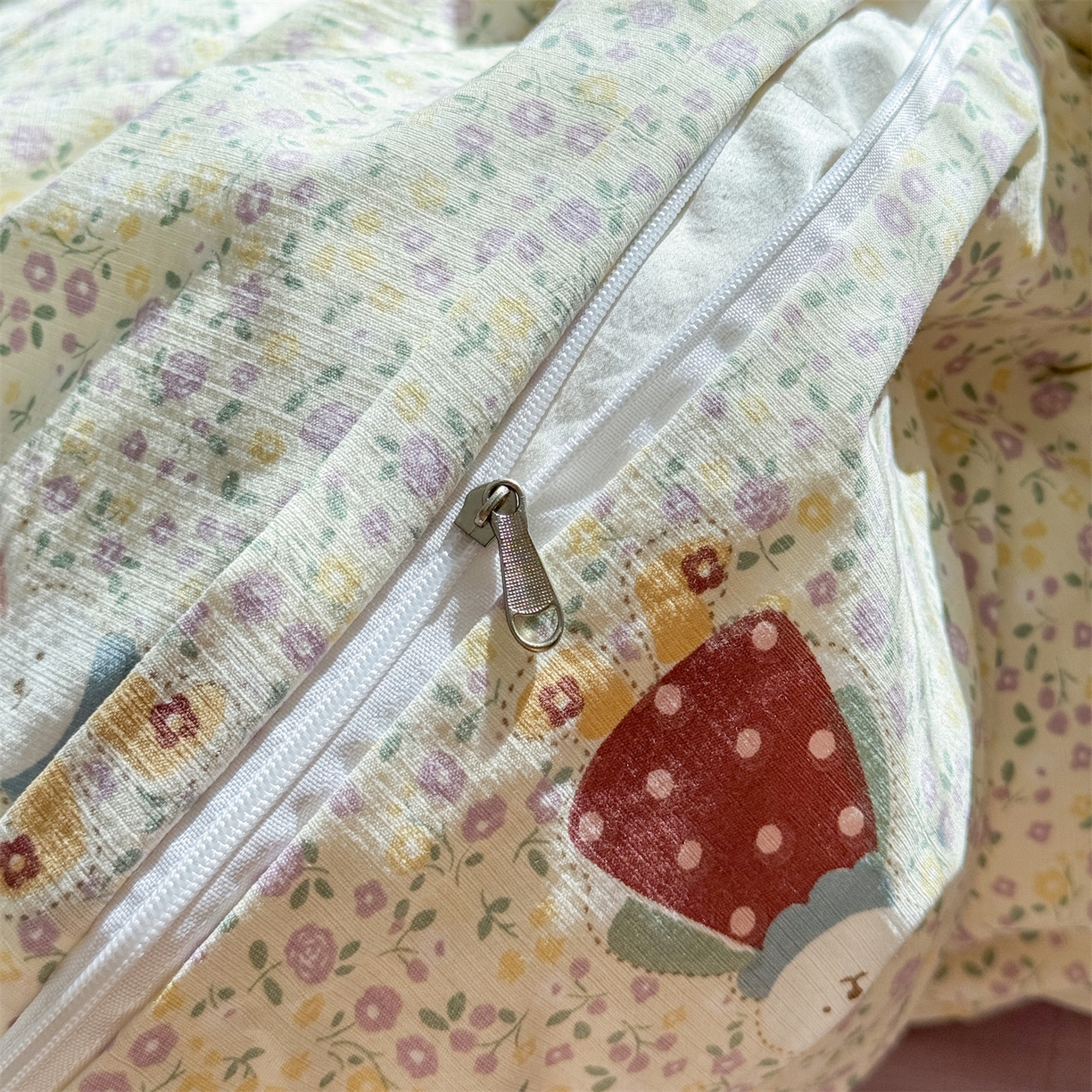 91家纺网 家纺一手货源 找家纺 多品家纺 2025新款超柔云感双层纱四件套 泡芙兔兔