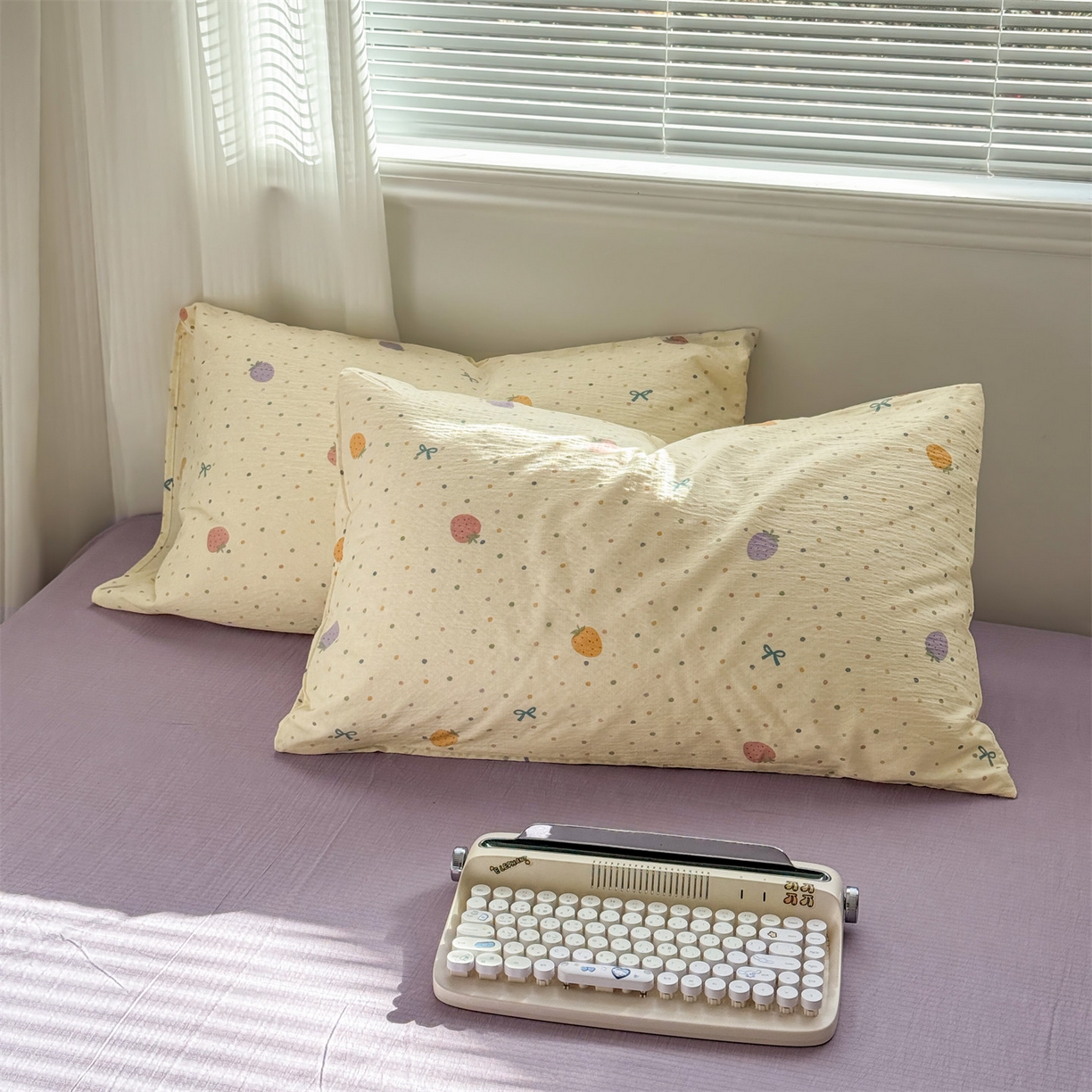 91家纺网 家纺一手货源 找家纺 多品家纺 2025新款超柔云感双层纱四件套 五彩草莓