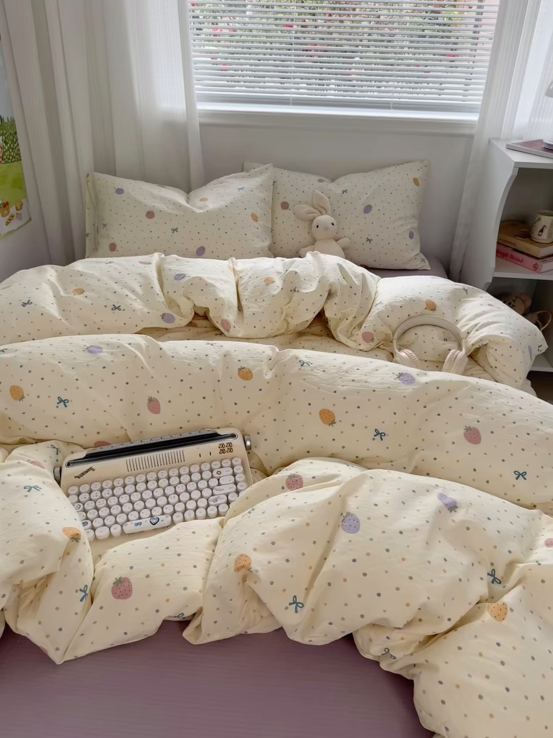 91家纺网 家纺一手货源 找家纺 多品家纺 2025新款超柔云感双层纱四件套 五彩草莓