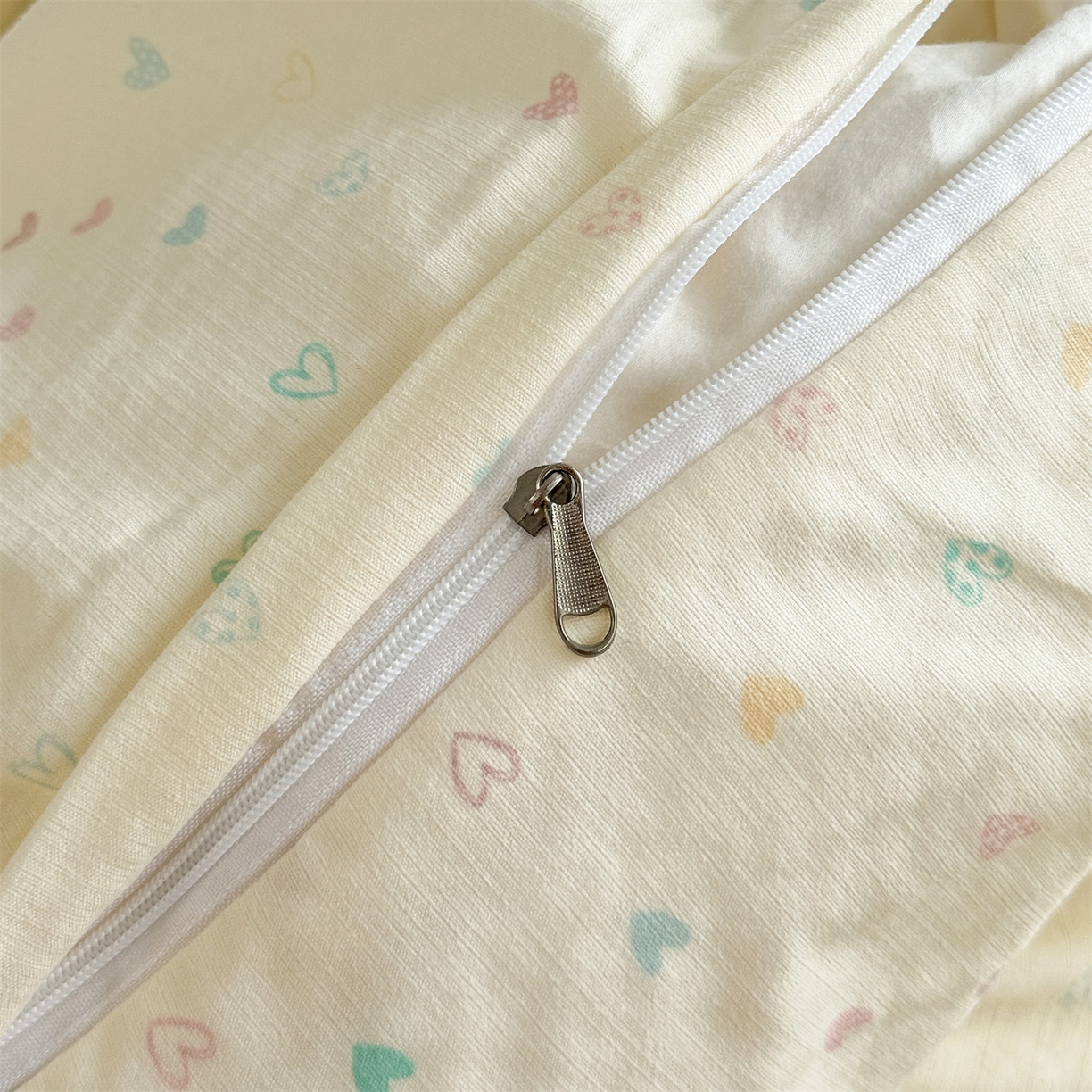 91家纺网 家纺一手货源 找家纺 多品家纺 2025新款超柔云感双层纱四件套 心动