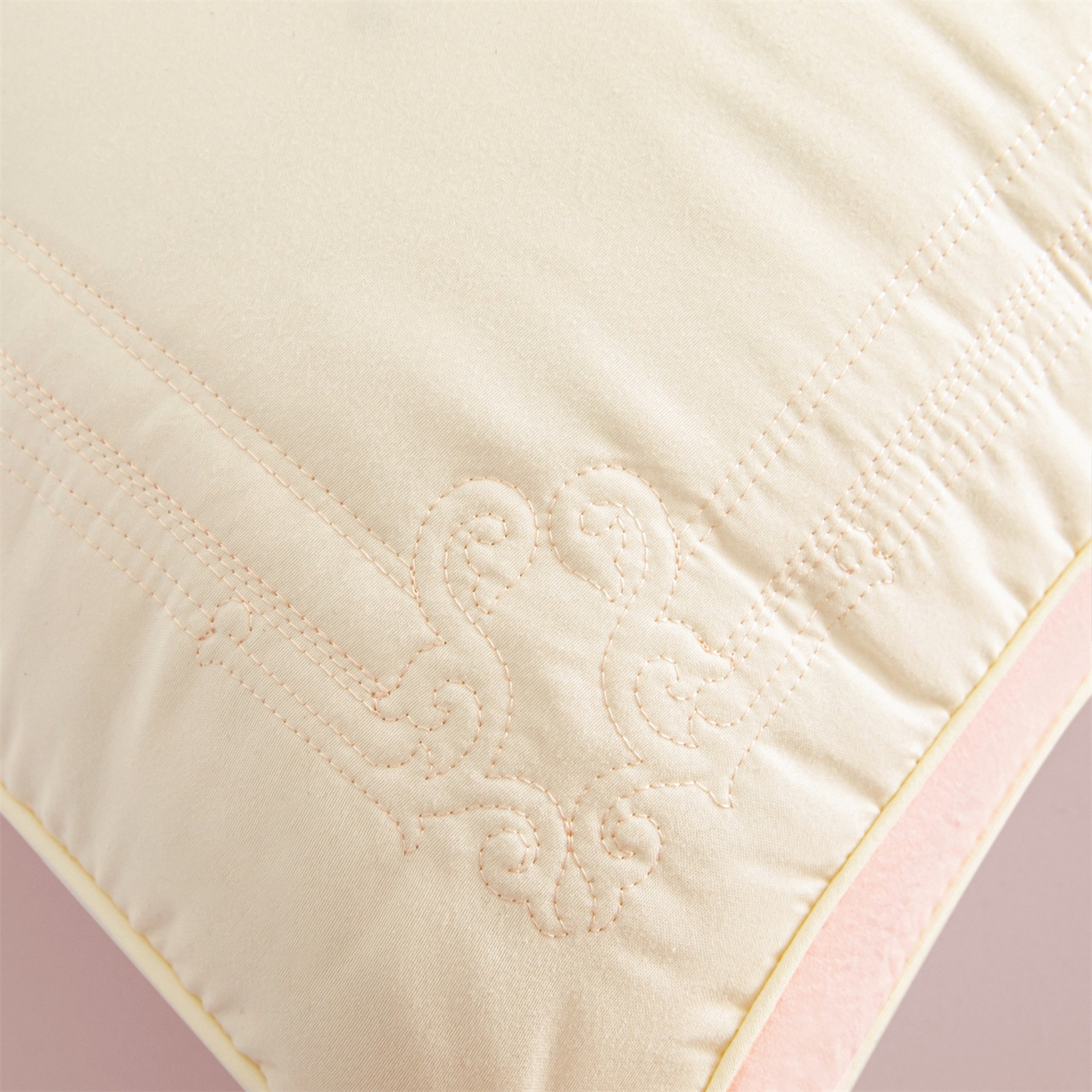 91家纺网 家纺一手货源 找家纺 （总）麦肯锡2025新款绣花羽丝绒枕枕头枕芯