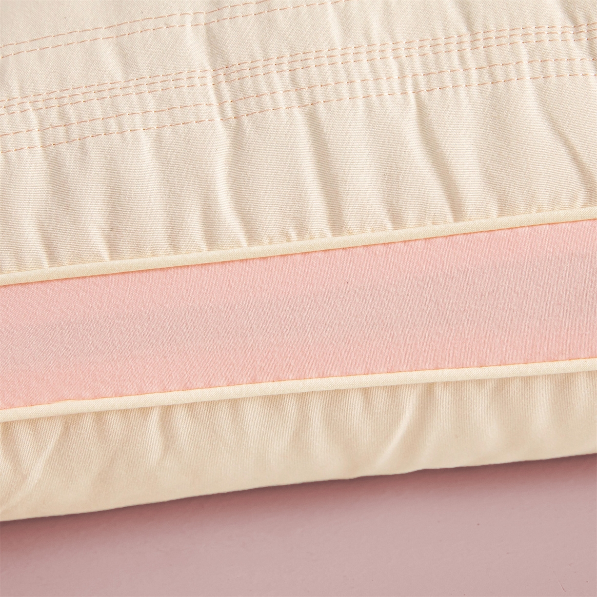 91家纺网 家纺一手货源 找家纺 （总）麦肯锡2025新款绣花羽丝绒枕枕头枕芯