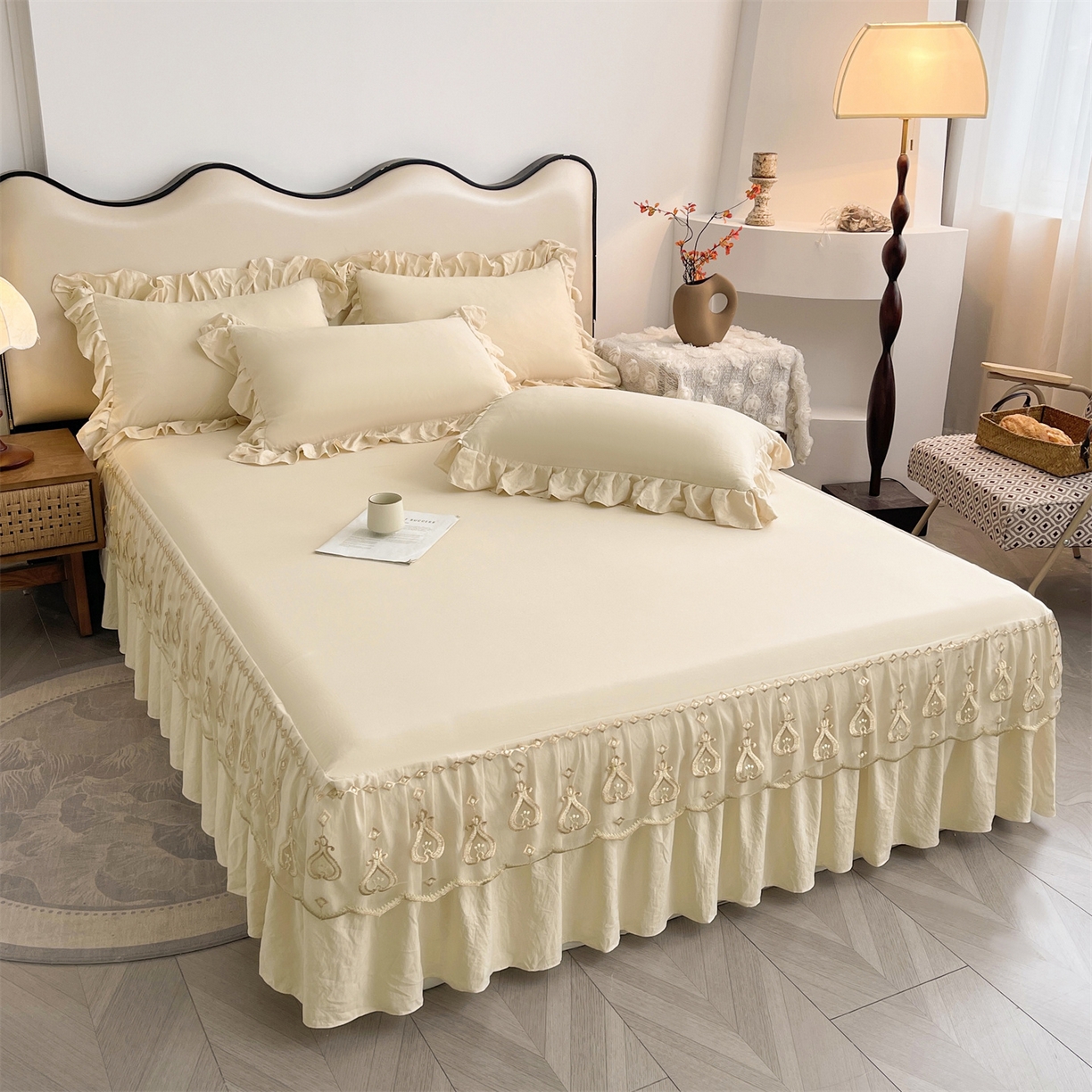 91家纺网 家纺一手货源 找家纺 好儿喜家纺 2025新款A类水洗棉花边床裙蕾丝床罩三件套-醉美人 醉美人-香槟