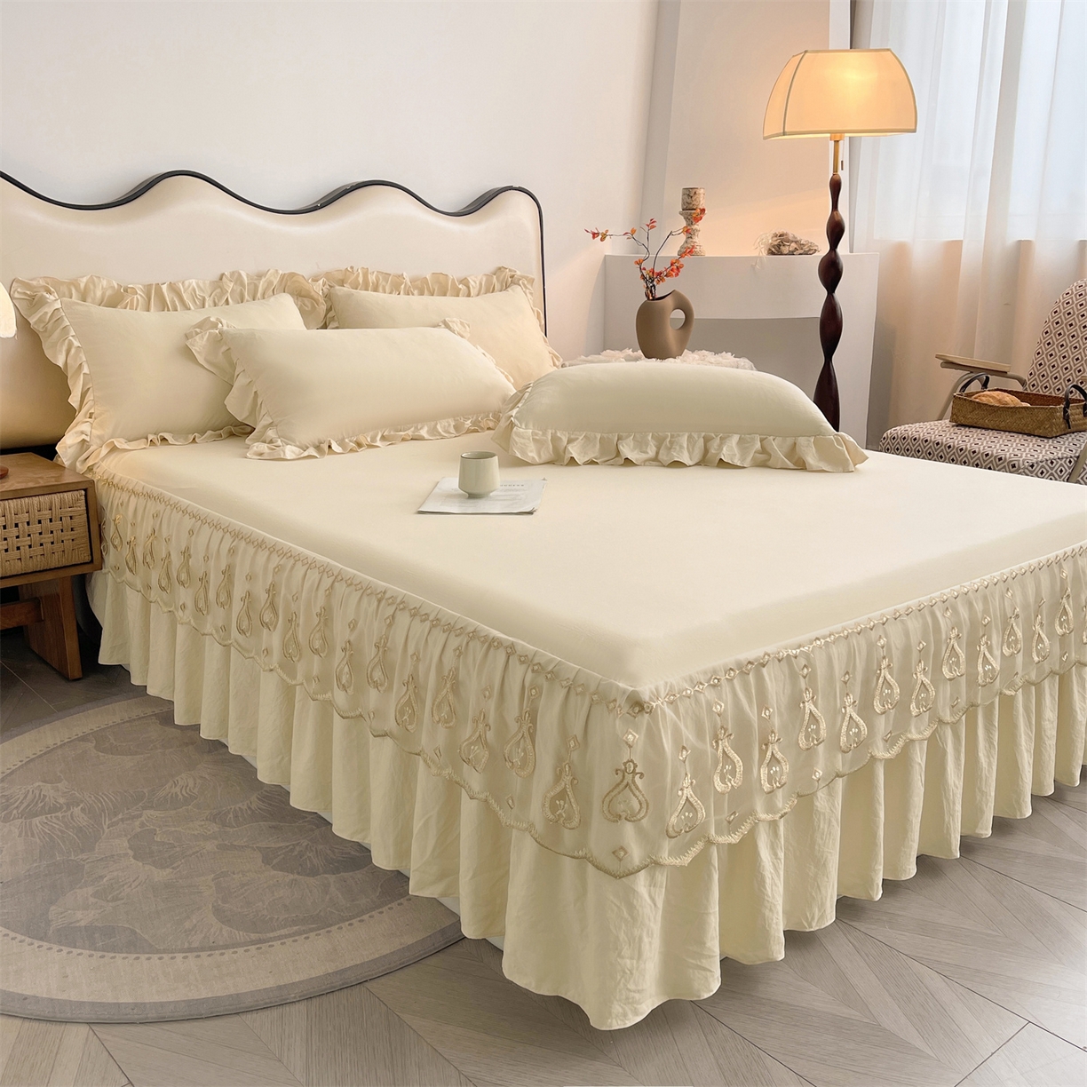 91家纺网 家纺一手货源 找家纺 好儿喜家纺 2025新款A类水洗棉花边床裙蕾丝床罩三件套-醉美人 醉美人-香槟