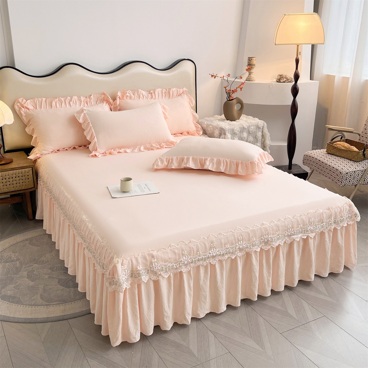 91家纺网 家纺一手货源 找家纺 好儿喜家纺 2025新款A类水洗棉花边床裙蕾丝床罩三件套-醉美人 醉美人-浅粉