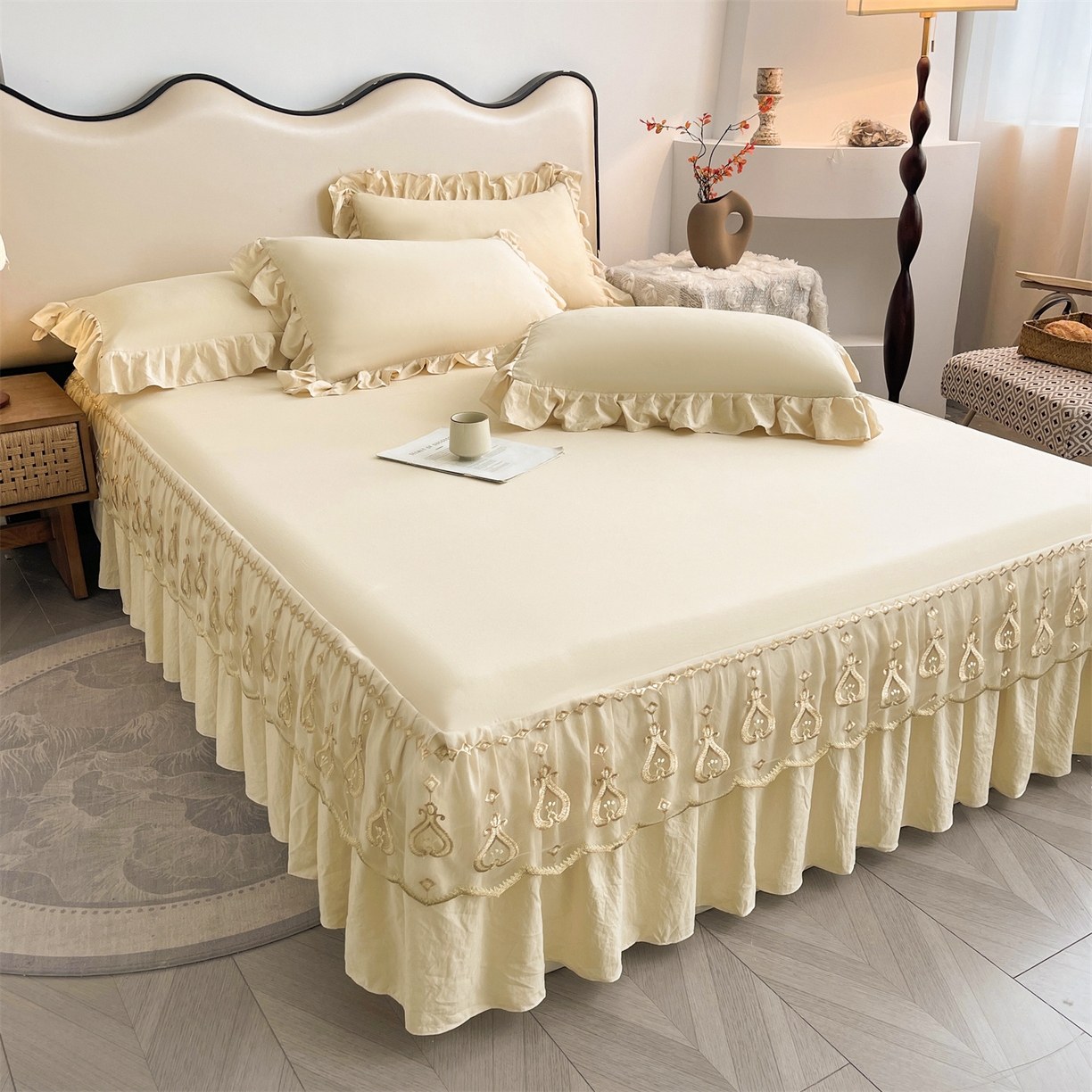 91家纺网 家纺一手货源 找家纺 好儿喜家纺 2025新款A类水洗棉花边床裙蕾丝床罩三件套-醉美人 醉美人-香槟