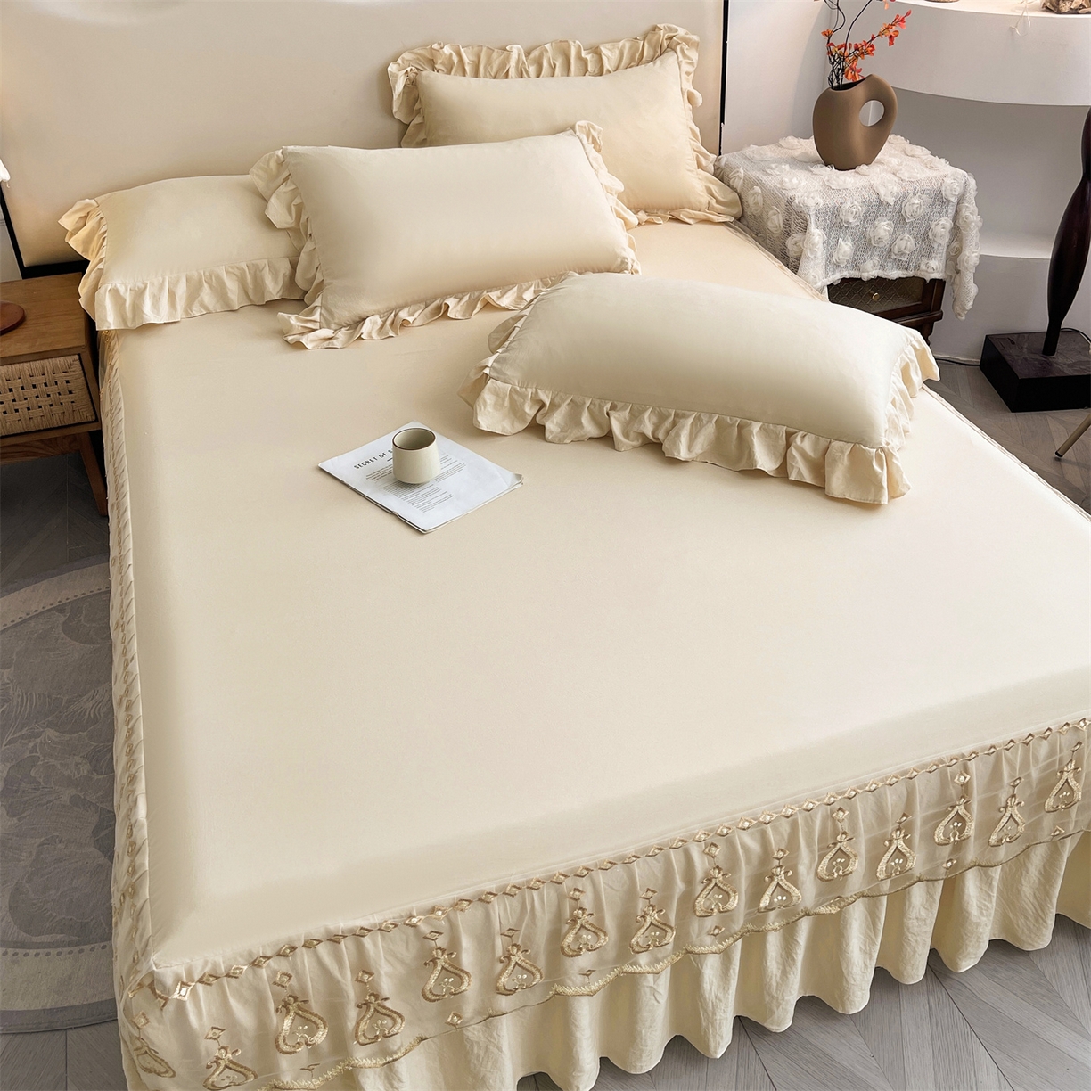 91家纺网 家纺一手货源 找家纺 好儿喜家纺 2025新款A类水洗棉花边床裙蕾丝床罩三件套-醉美人 醉美人-香槟