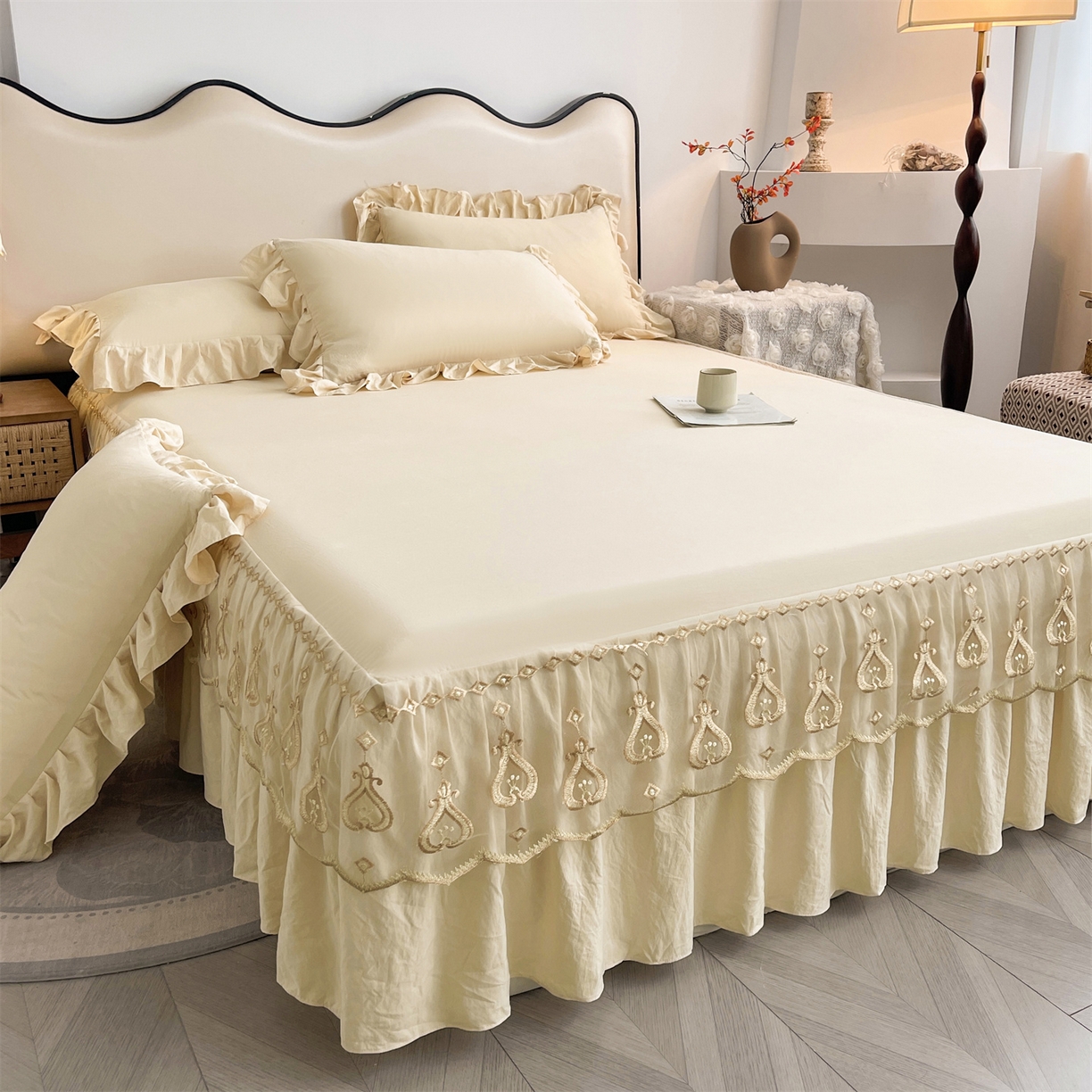 91家纺网 家纺一手货源 找家纺 好儿喜家纺 2025新款A类水洗棉花边床裙蕾丝床罩三件套-醉美人 醉美人-香槟