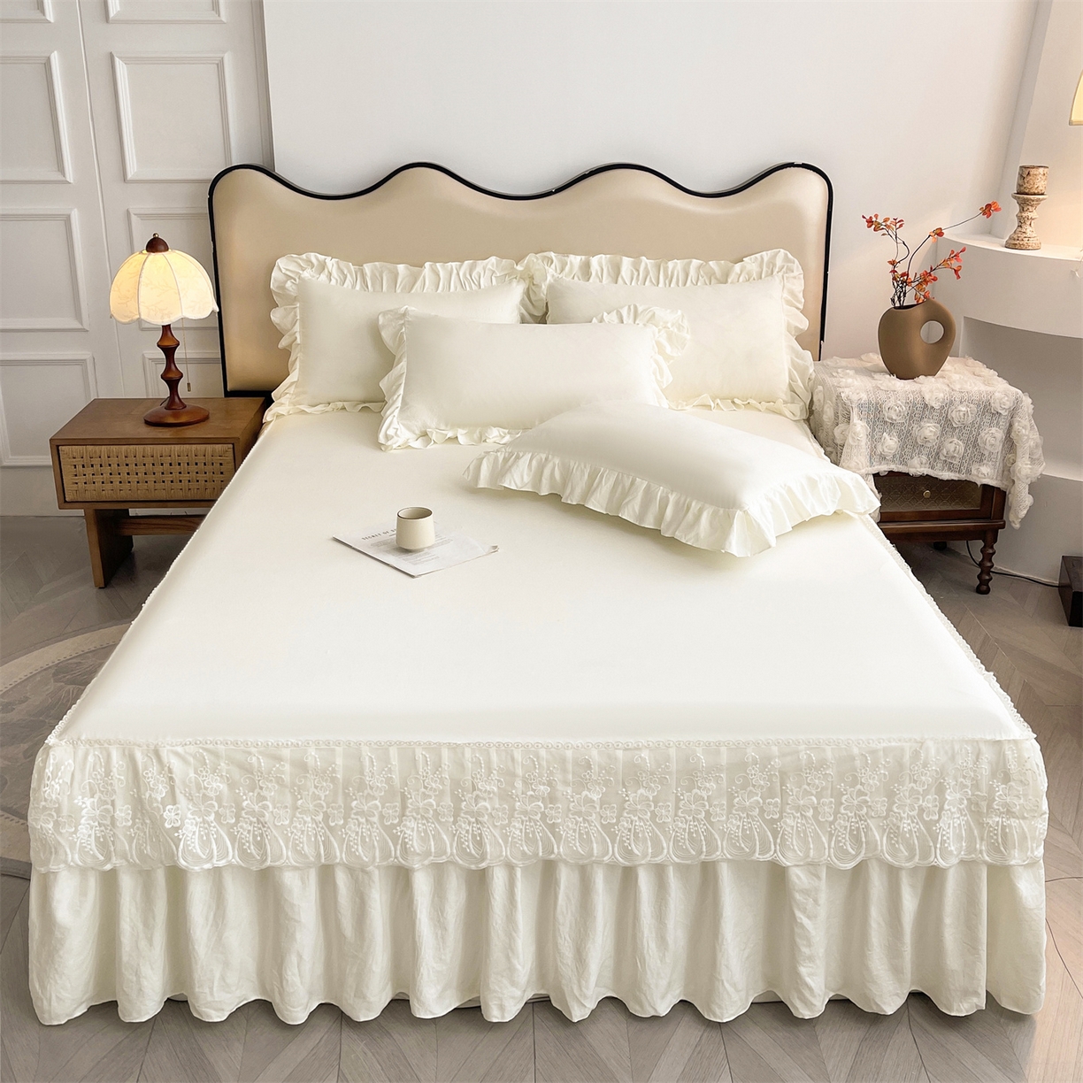 91家纺网 家纺一手货源 找家纺 好儿喜家纺 2025新款A类水洗棉花边床裙蕾丝床罩三件套-醉美人 醉美人-奶白