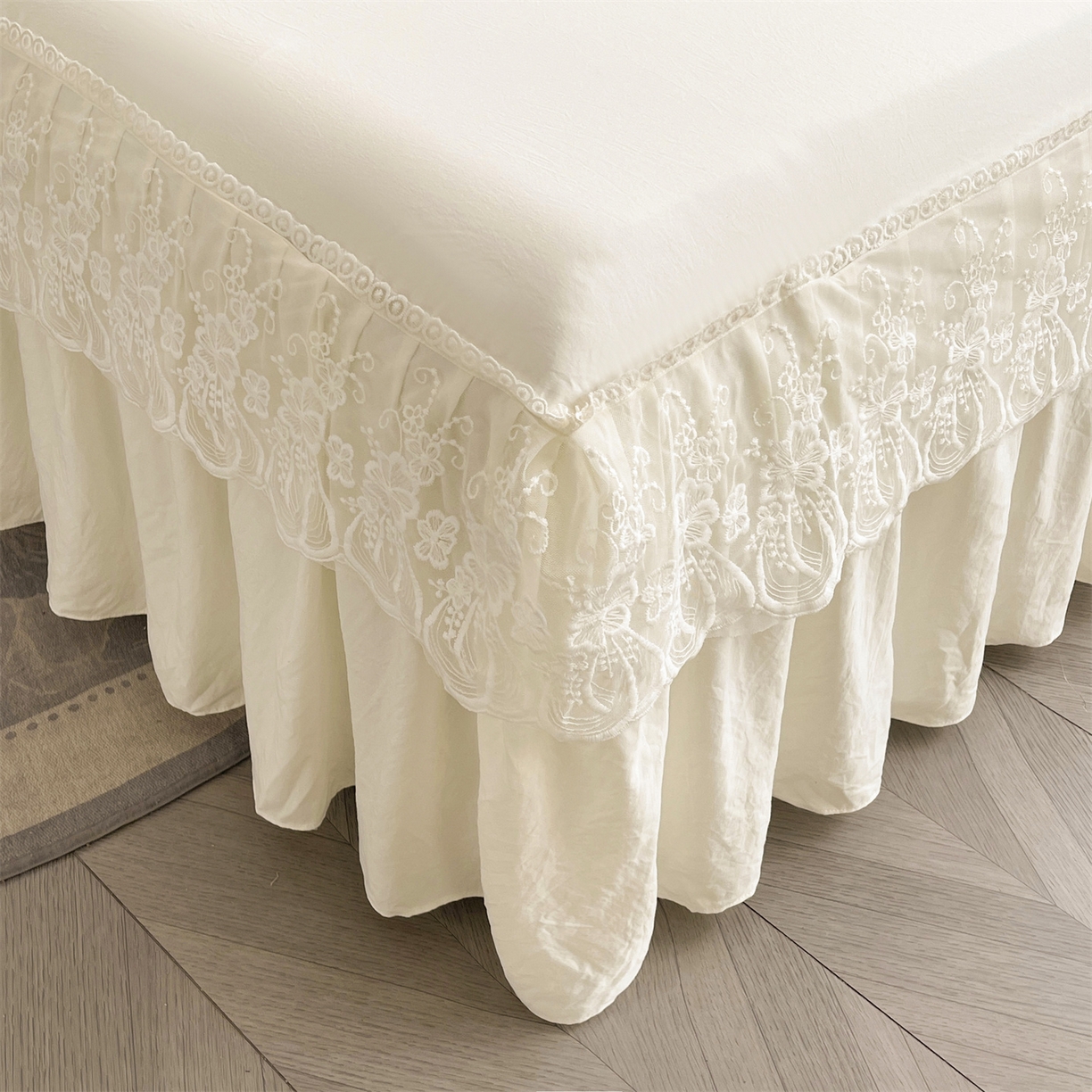 91家纺网 家纺一手货源 找家纺 （总）好儿喜家纺 2025新款A类水洗棉花边床裙蕾丝床罩三件套-醉美人