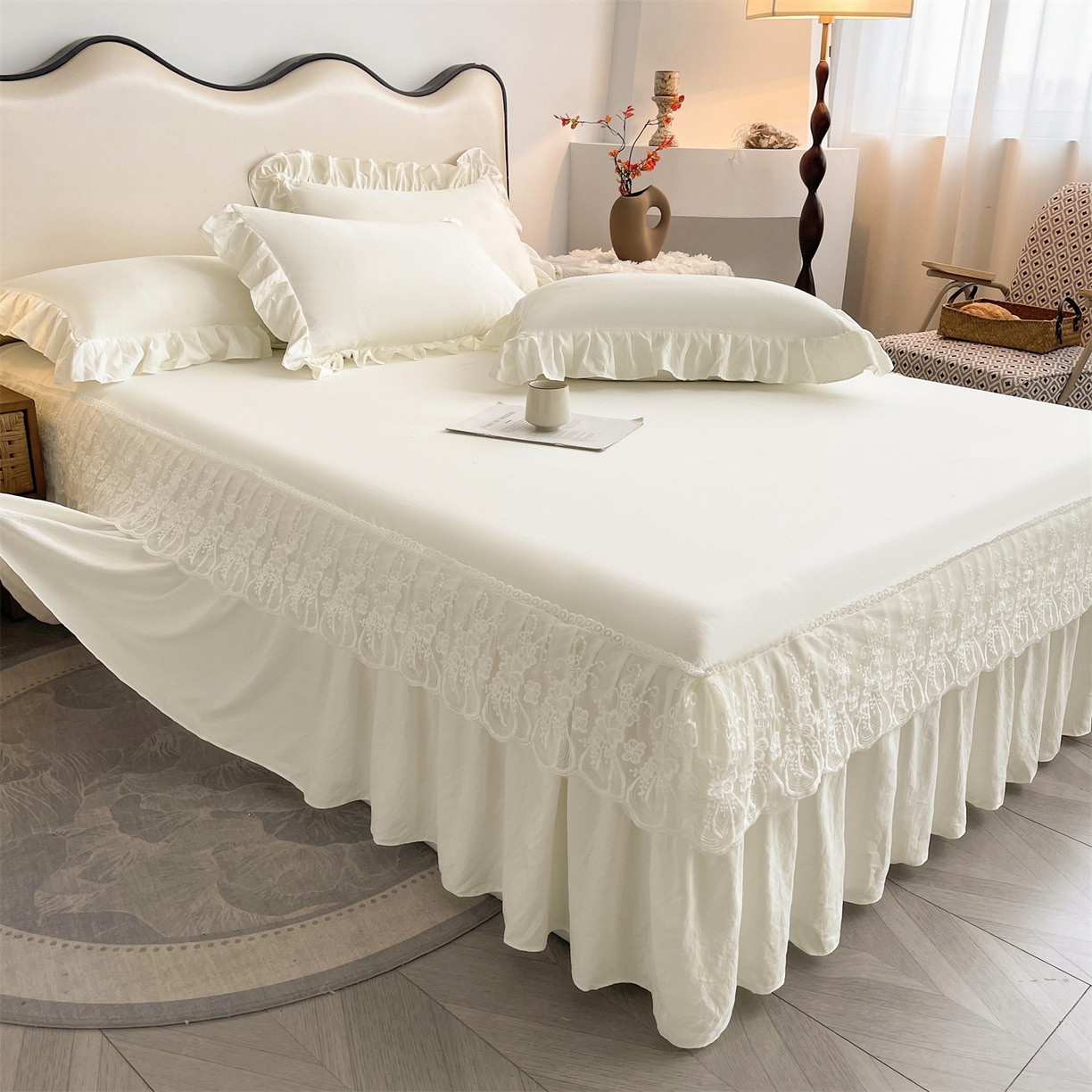 91家纺网 家纺一手货源 找家纺 好儿喜家纺 2025新款A类水洗棉花边床裙蕾丝床罩三件套-醉美人 醉美人-奶白