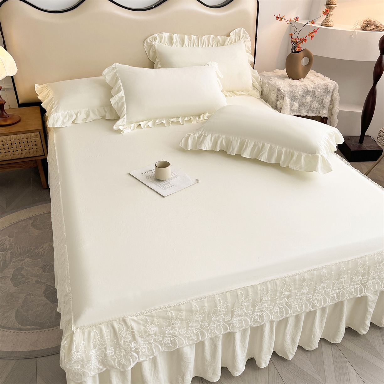 91家纺网 家纺一手货源 找家纺 好儿喜家纺 2025新款A类水洗棉花边床裙蕾丝床罩三件套-醉美人 醉美人-奶白