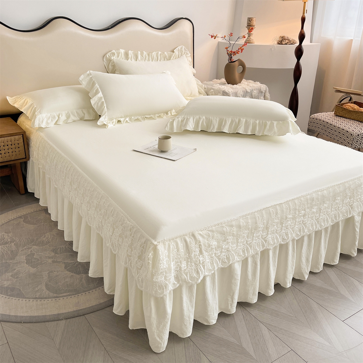 91家纺网 家纺一手货源 找家纺 好儿喜家纺 2025新款A类水洗棉花边床裙蕾丝床罩三件套-醉美人 醉美人-奶白