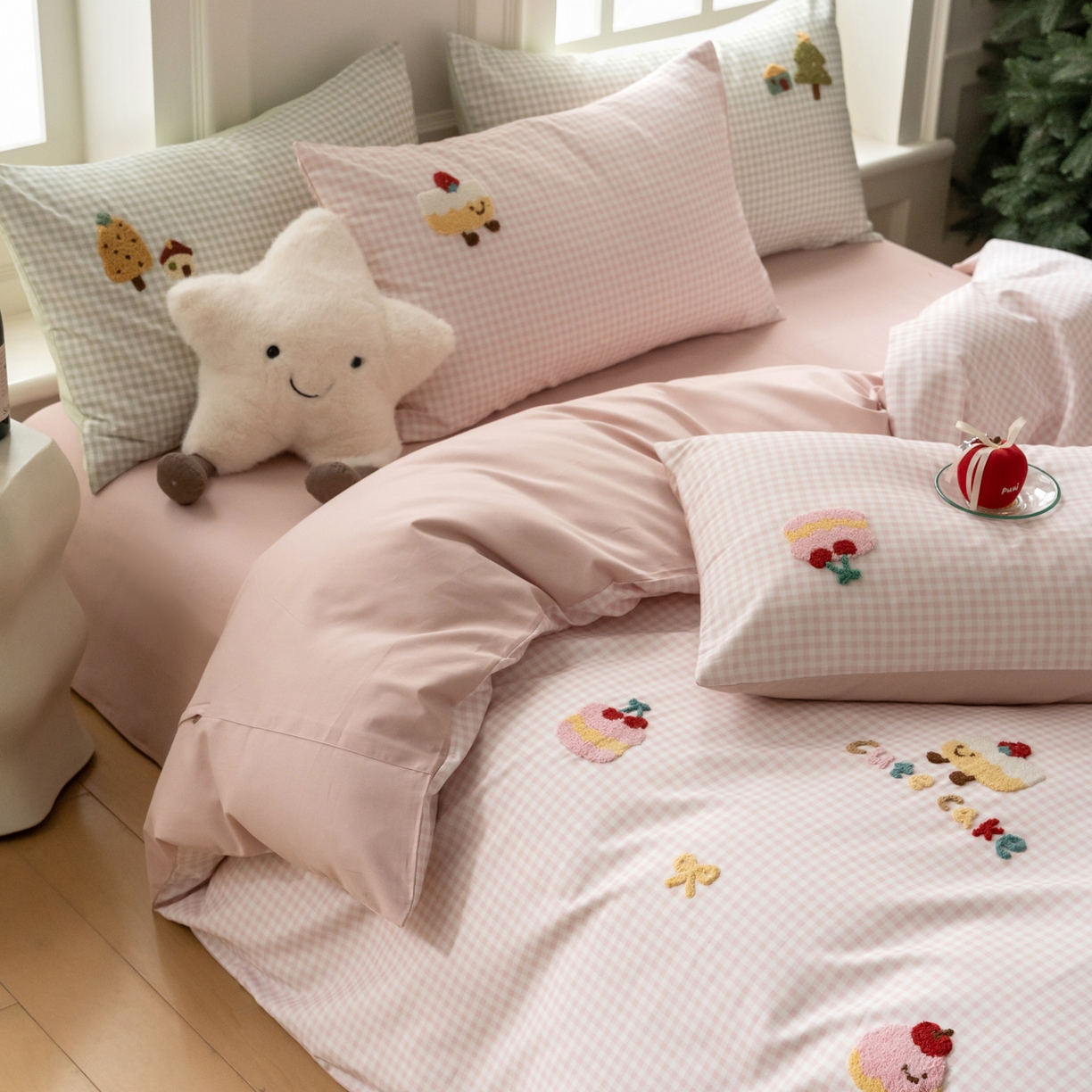 91家纺网 家纺一手货源 找家纺 （总）FORTWO家纺原创设计（FOR TWO家纺） 2025新款50磨毛格子可爱卡通毛巾绣四件套