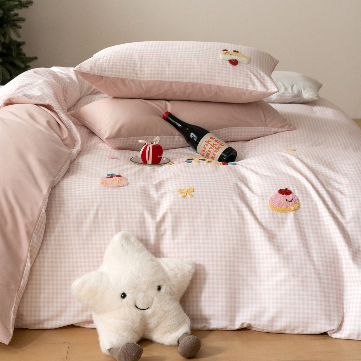 91家纺网 家纺一手货源 找家纺 （总）FORTWO家纺原创设计（FOR TWO家纺） 2025新款50磨毛格子可爱卡通毛巾绣四件套