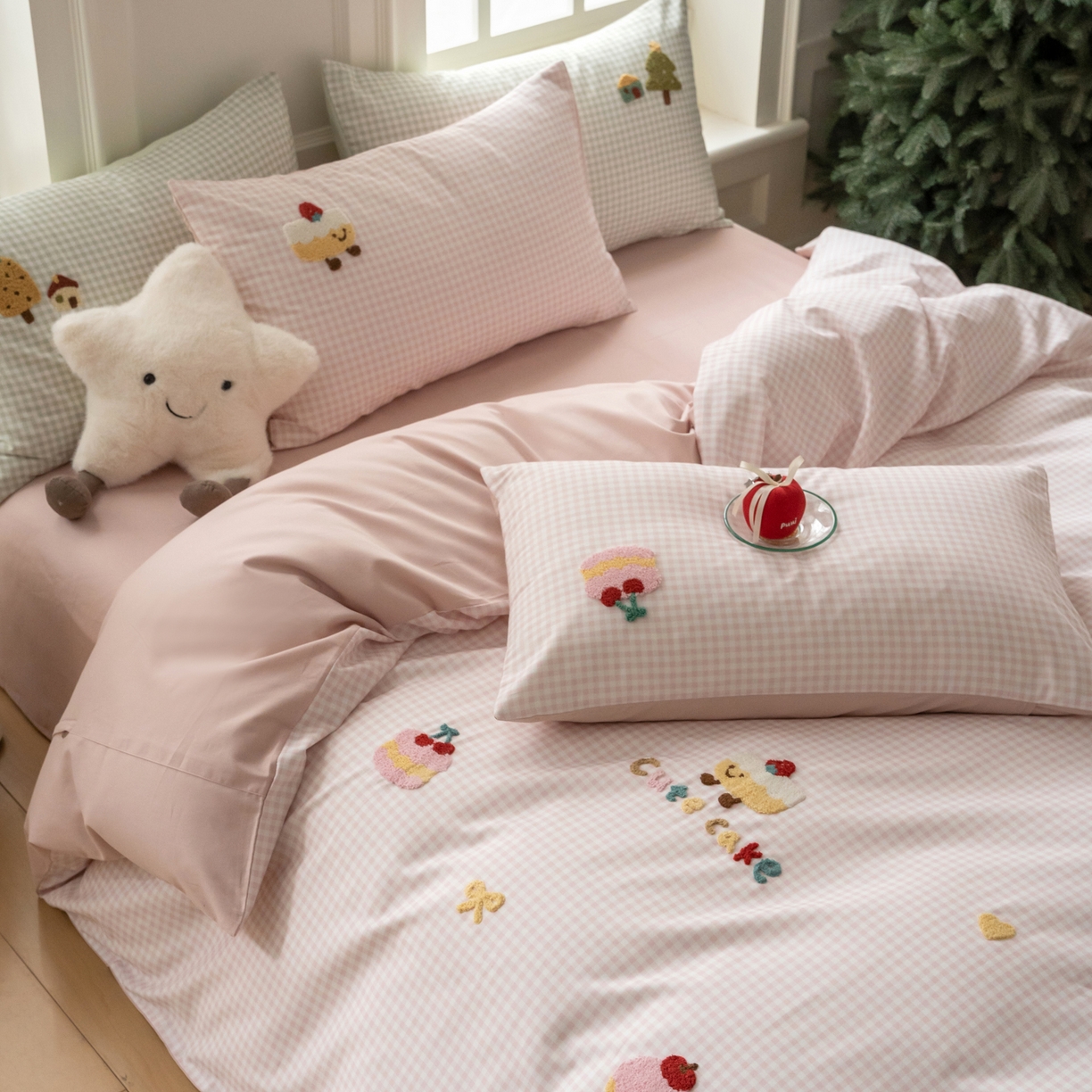 91家纺网 家纺一手货源 找家纺 FORTWO家纺原创设计（FOR TWO家纺） 2025新款50磨毛格子可爱卡通毛巾绣四件套 舒芙蕾