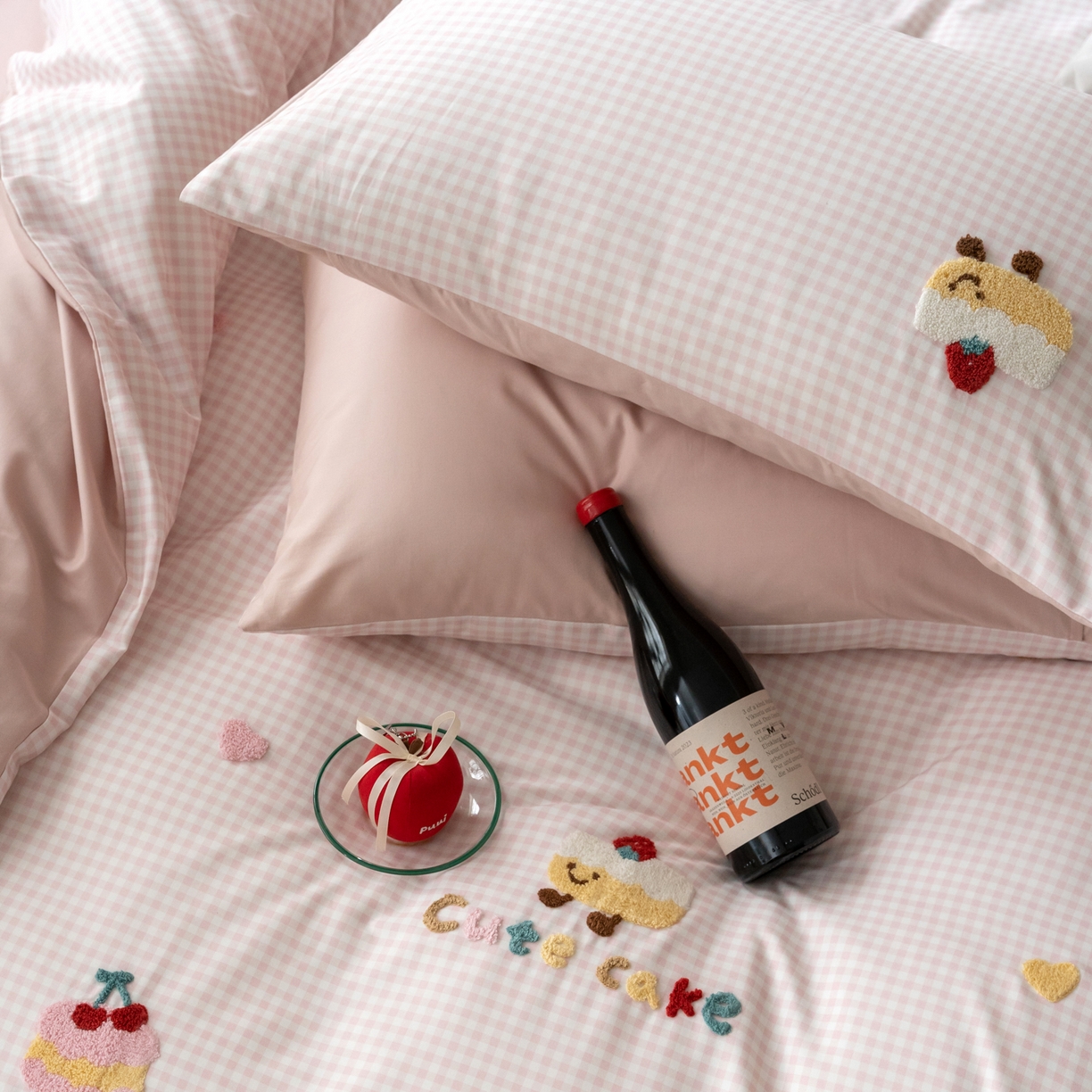 91家纺网 家纺一手货源 找家纺 FORTWO家纺原创设计（FOR TWO家纺） 2025新款50磨毛格子可爱卡通毛巾绣四件套 舒芙蕾