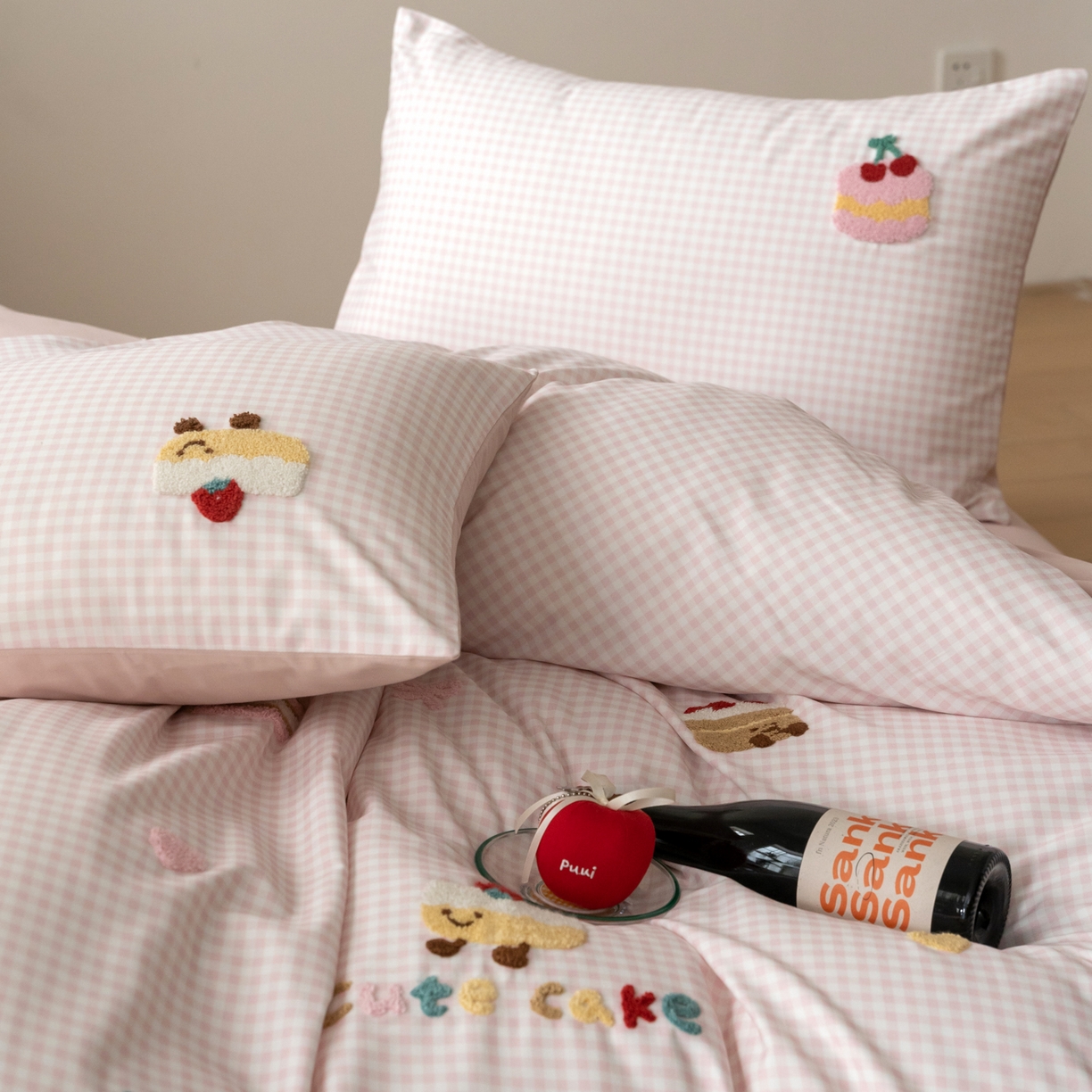 91家纺网 家纺一手货源 找家纺 FORTWO家纺原创设计（FOR TWO家纺） 2025新款50磨毛格子可爱卡通毛巾绣四件套 舒芙蕾