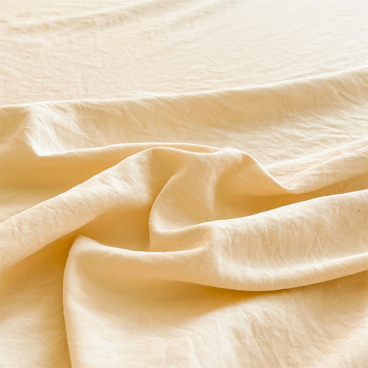 91家纺网 家纺一手货源 找家纺 好儿喜家纺 2025新款A类水洗棉花边床裙蕾丝床罩三件套-如漫 如漫-香槟