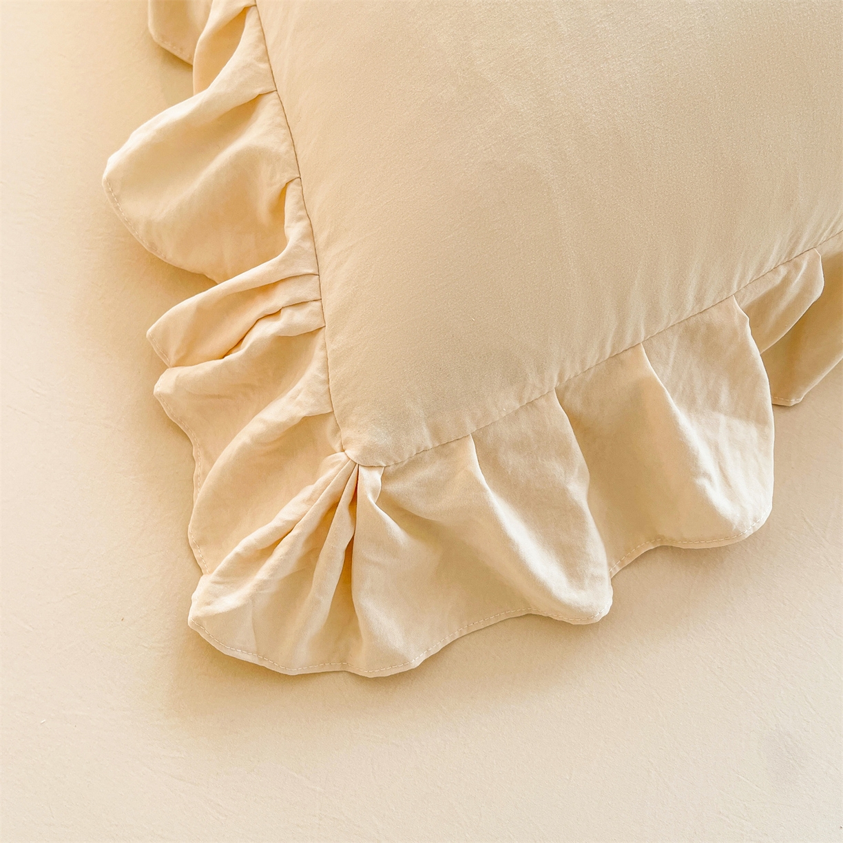 91家纺网 家纺一手货源 找家纺 好儿喜家纺 2025新款A类水洗棉花边床裙蕾丝床罩三件套-如漫 如漫-香槟