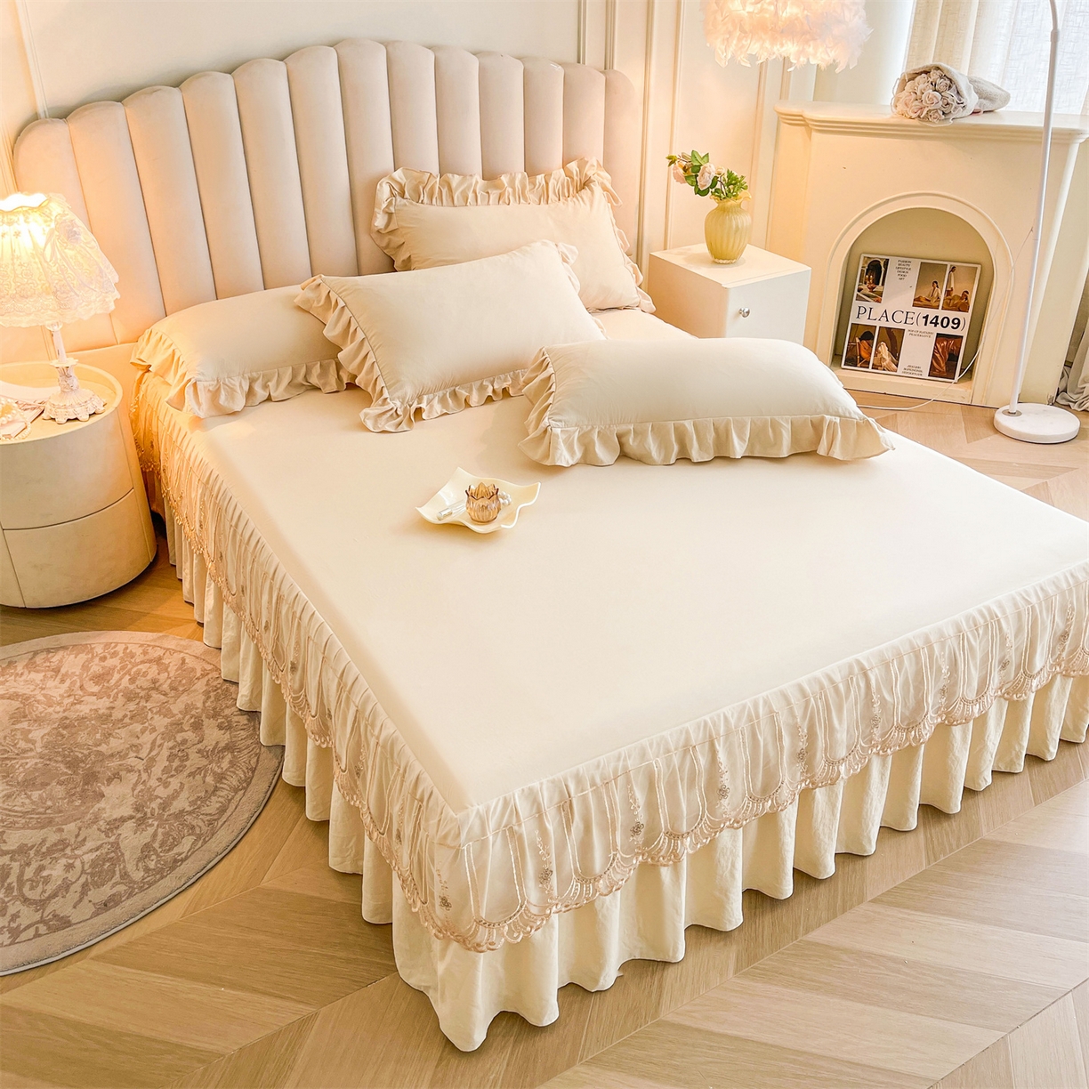 91家纺网 家纺一手货源 找家纺 好儿喜家纺 2025新款A类水洗棉花边床裙蕾丝床罩三件套-如漫 如漫-香槟