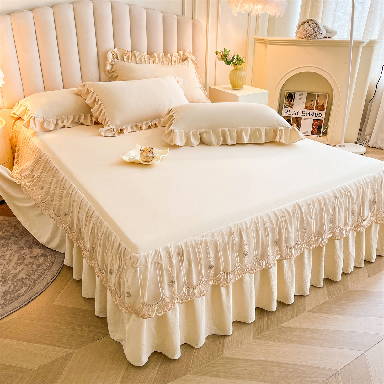 91家纺网 家纺一手货源 找家纺 好儿喜家纺 2025新款A类水洗棉花边床裙蕾丝床罩三件套-如漫 如漫-香槟