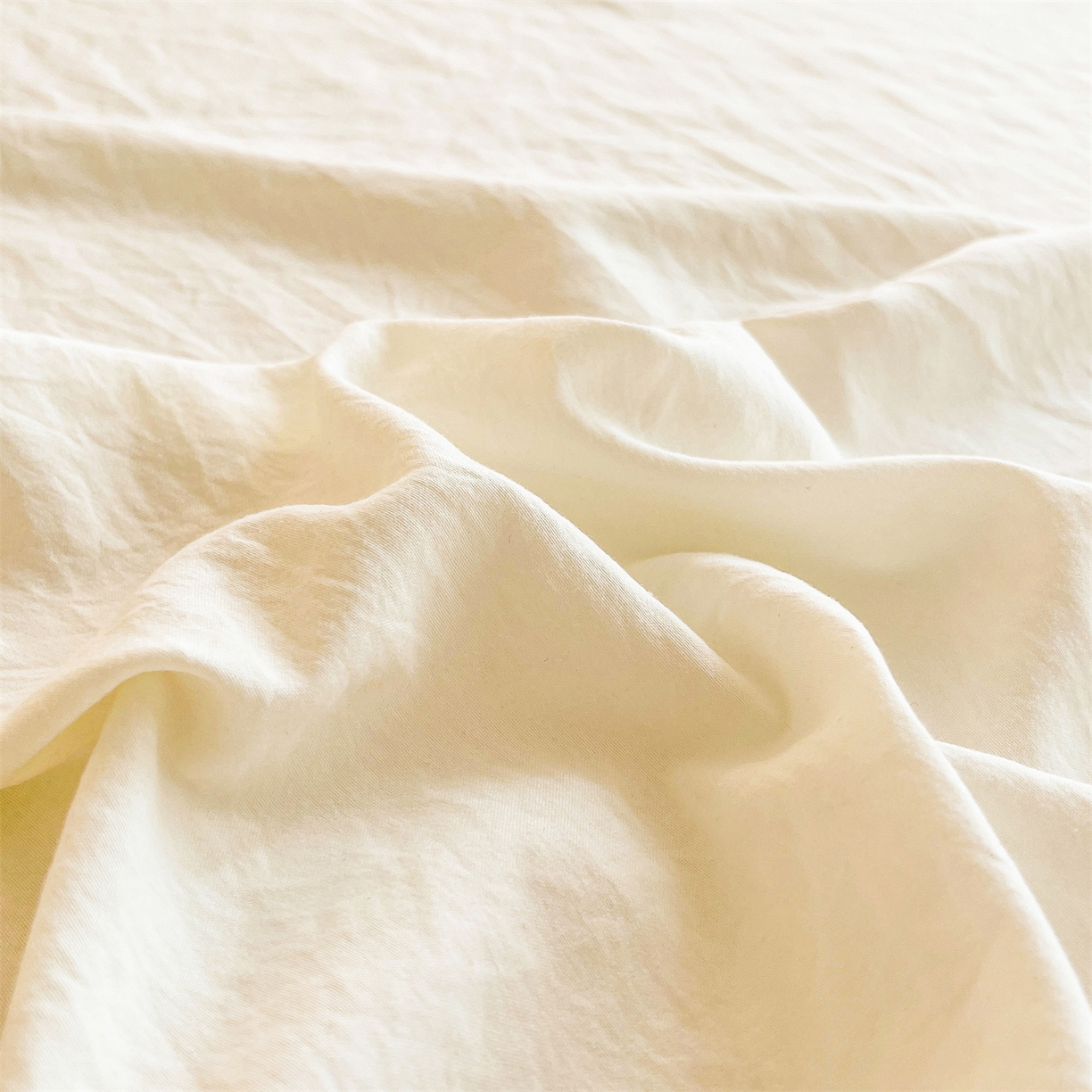 91家纺网 家纺一手货源 找家纺 好儿喜家纺 2025新款A类水洗棉花边床裙蕾丝床罩三件套-如漫 如漫-奶白