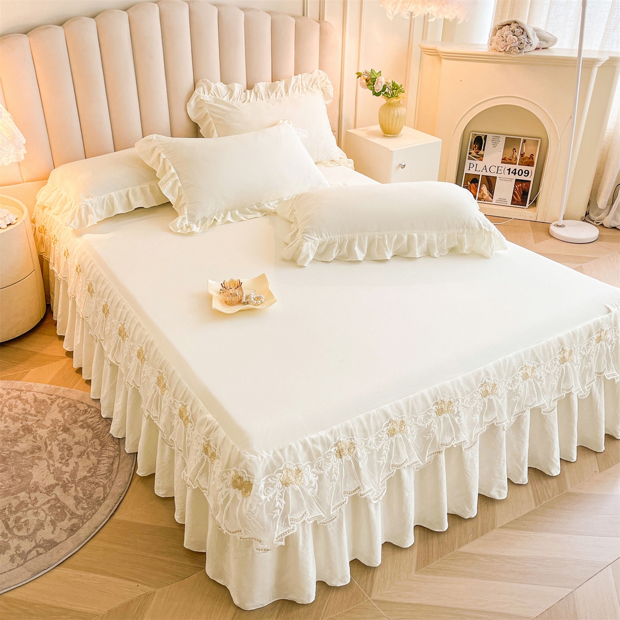 91家纺网 家纺一手货源 找家纺 （总）好儿喜家纺 2025新款A类水洗棉花边床裙蕾丝床罩三件套-如漫