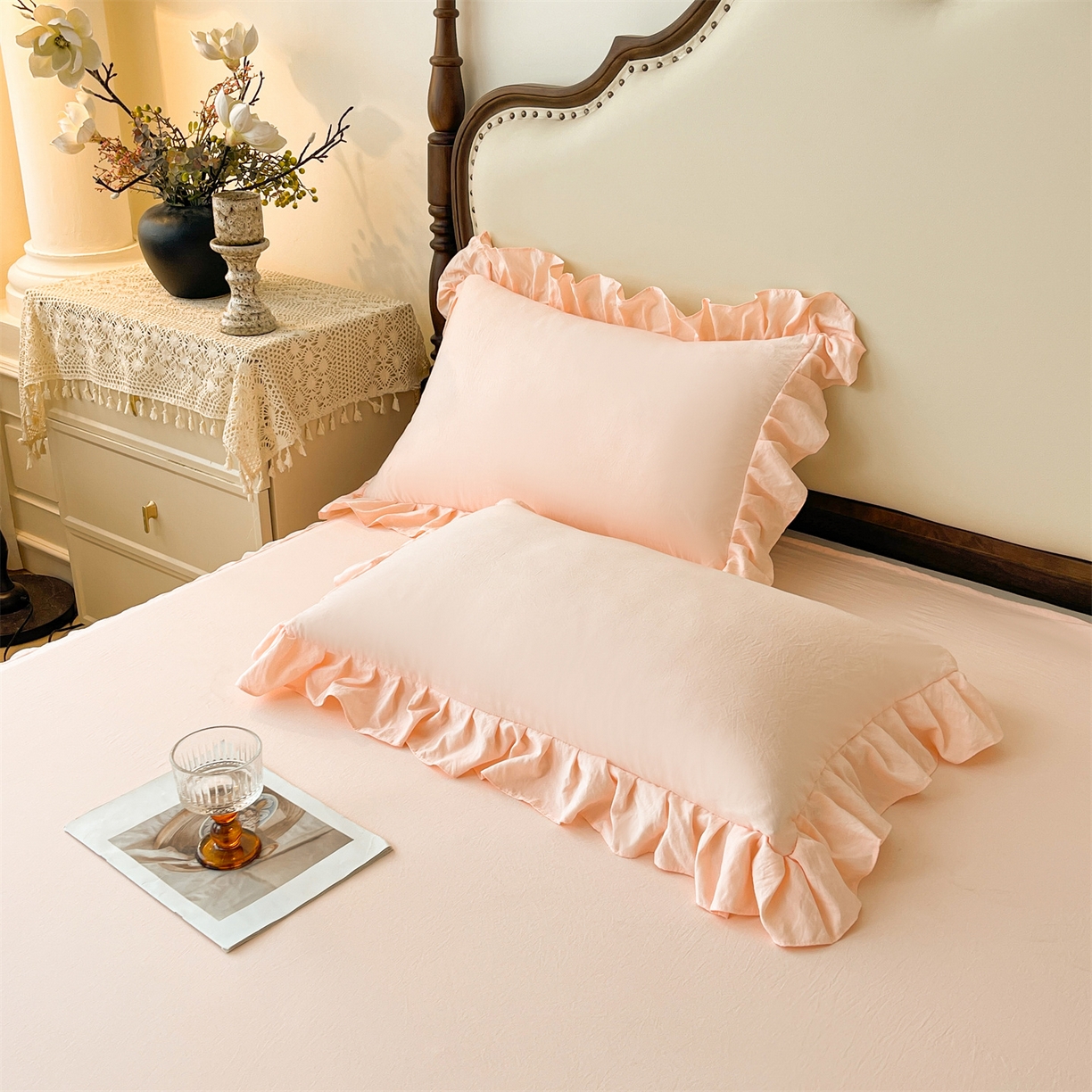 91家纺网 家纺一手货源 找家纺 好儿喜家纺 2025新款A类水洗棉花边床裙蕾丝床罩三件套-梦之香 梦之香-浅粉