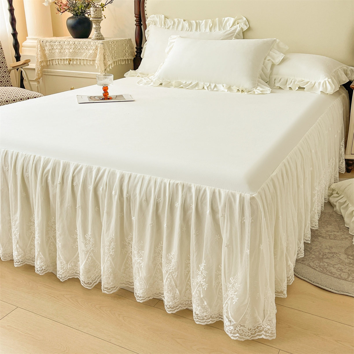 91家纺网 家纺一手货源 找家纺 好儿喜家纺 2025新款A类水洗棉花边床裙蕾丝床罩三件套-梦之香 梦之香-奶白