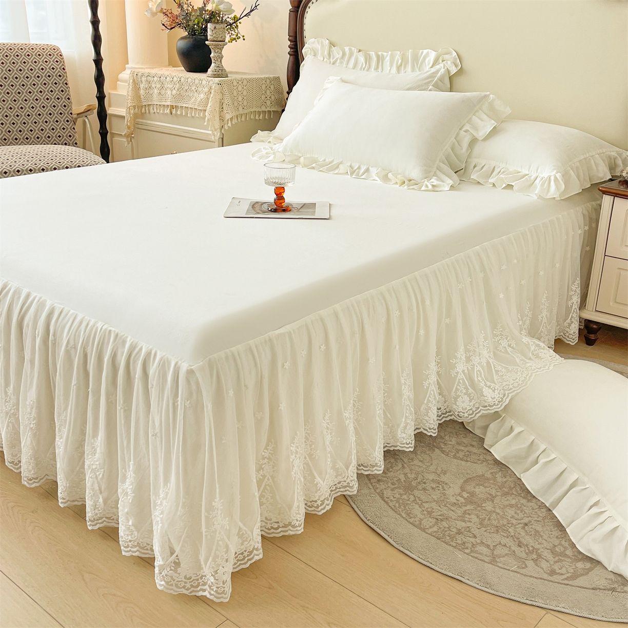 91家纺网 家纺一手货源 找家纺 （总）好儿喜家纺 2025新款A类水洗棉花边床裙蕾丝床罩三件套-梦之香