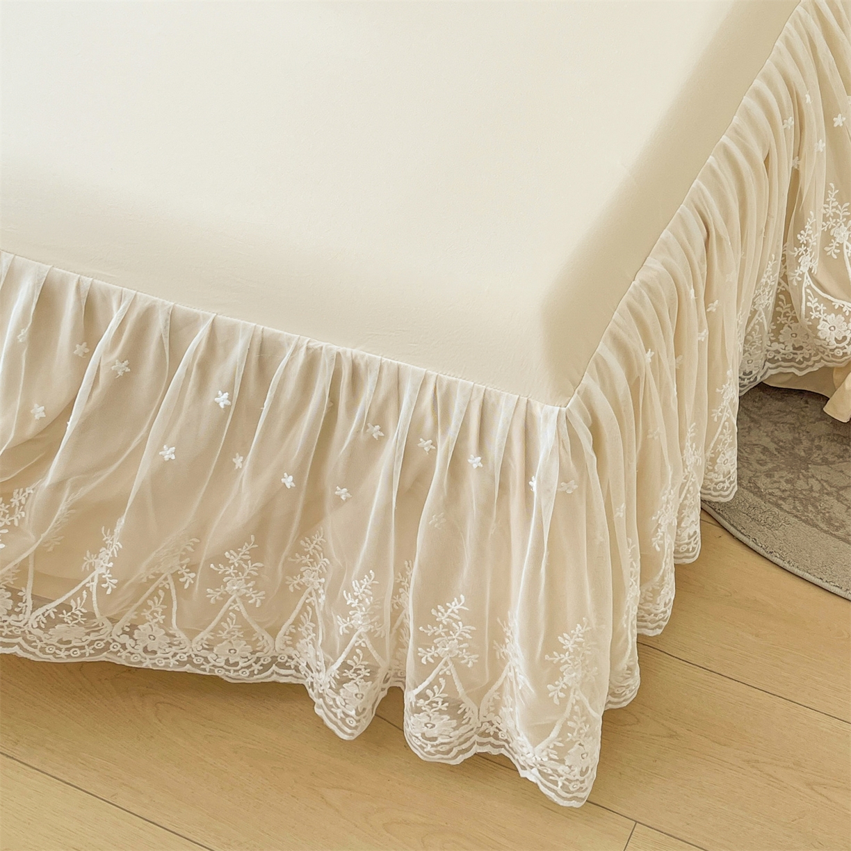 91家纺网 家纺一手货源 找家纺 好儿喜家纺 2025新款A类水洗棉花边床裙蕾丝床罩三件套-梦之香 梦之香-香槟