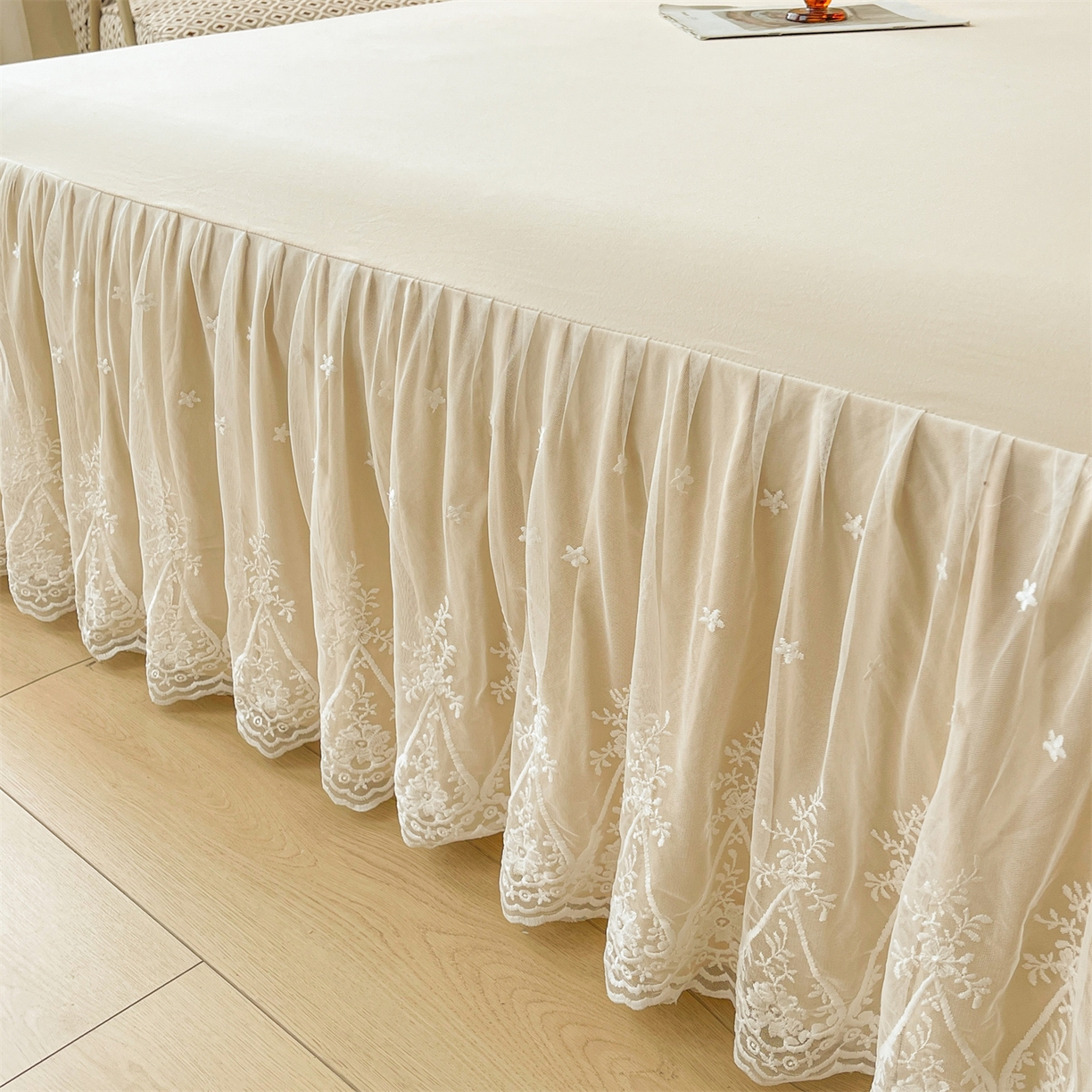 91家纺网 家纺一手货源 找家纺 好儿喜家纺 2025新款A类水洗棉花边床裙蕾丝床罩三件套-梦之香 梦之香-香槟