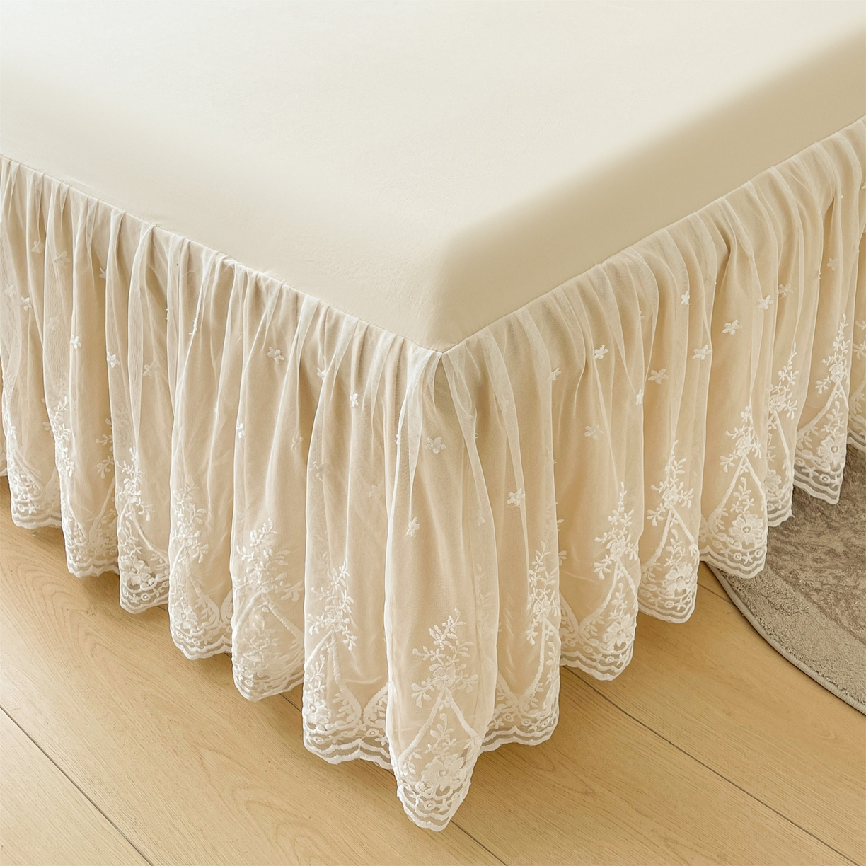 91家纺网 家纺一手货源 找家纺 好儿喜家纺 2025新款A类水洗棉花边床裙蕾丝床罩三件套-梦之香 梦之香-香槟