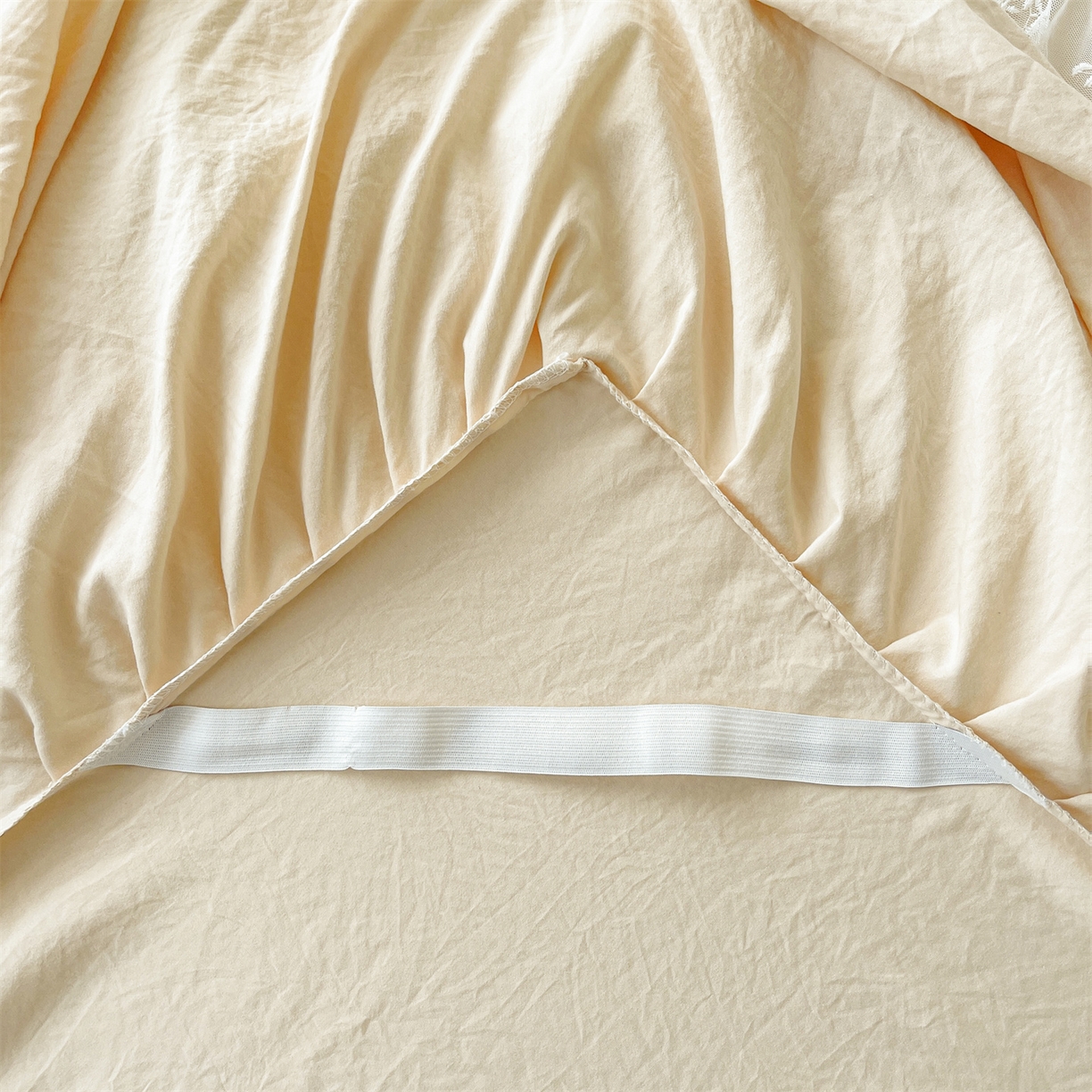 91家纺网 家纺一手货源 找家纺 好儿喜家纺 2025新款A类水洗棉花边床裙蕾丝床罩三件套-梦之香 梦之香-香槟