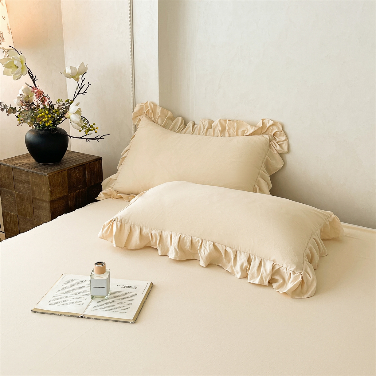 91家纺网 家纺一手货源 找家纺 好儿喜家纺 2025新款A类水洗棉花边床裙蕾丝床罩三件套-百合梦 百合梦-香槟