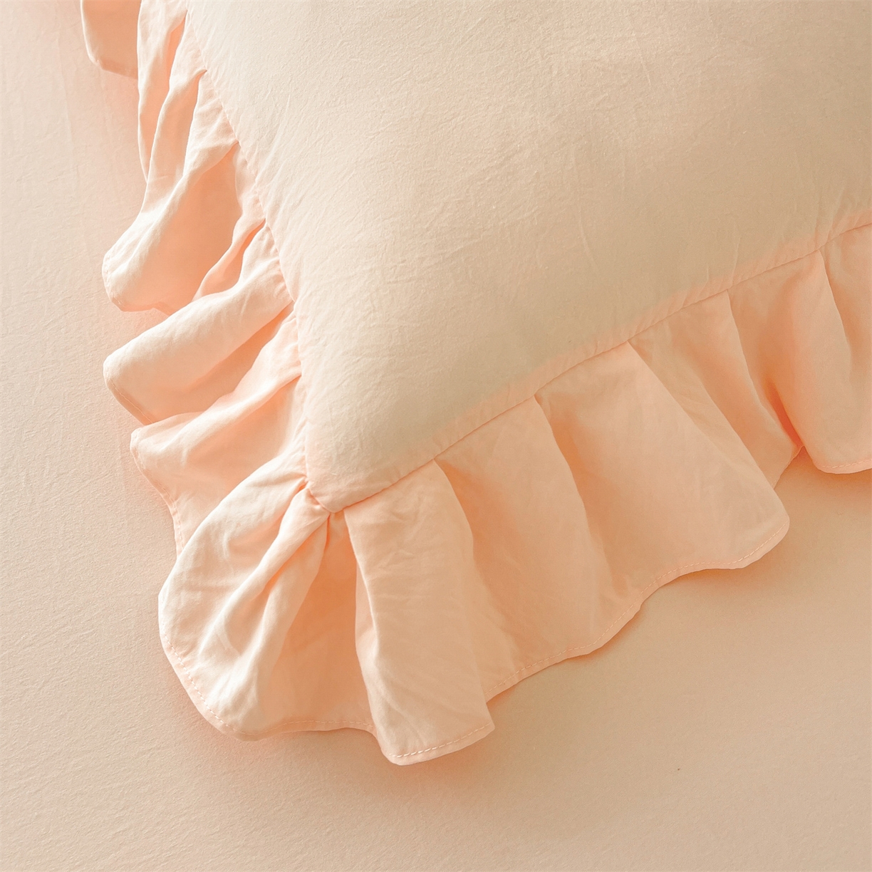 91家纺网 家纺一手货源 找家纺 好儿喜家纺 2025新款A类水洗棉花边床裙蕾丝床罩三件套-百合梦 百合梦-浅粉