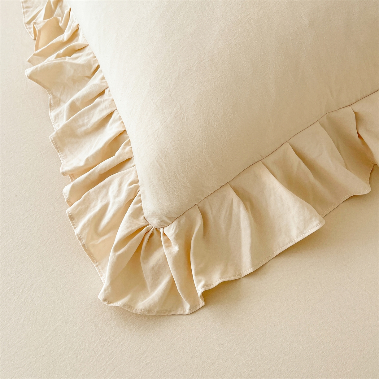 91家纺网 家纺一手货源 找家纺 好儿喜家纺 2025新款A类水洗棉花边床裙蕾丝床罩三件套-百合梦 百合梦-香槟