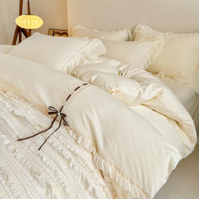 91家纺网 家纺一手货源 找家纺 庭笙 2025新款仙女小清新褶皱裙边少女背带公主裙摆法式梦幻纱蕾丝四件套 米白