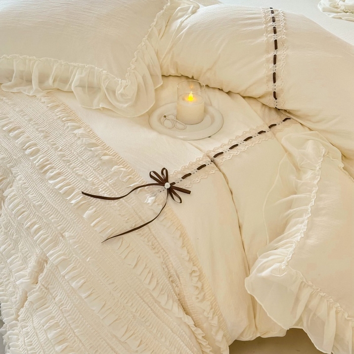 91家纺网 家纺一手货源 找家纺 庭笙 2025新款仙女小清新褶皱裙边少女背带公主裙摆法式梦幻纱蕾丝四件套 米白