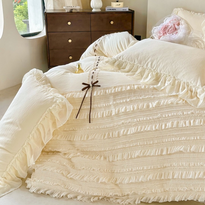 91家纺网 家纺一手货源 找家纺 庭笙 2025新款仙女小清新褶皱裙边少女背带公主裙摆法式梦幻纱蕾丝四件套 米白