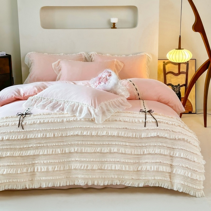 91家纺网 家纺一手货源 找家纺 庭笙 2025新款仙女小清新褶皱裙边少女背带公主裙摆法式梦幻纱蕾丝四件套 浅粉