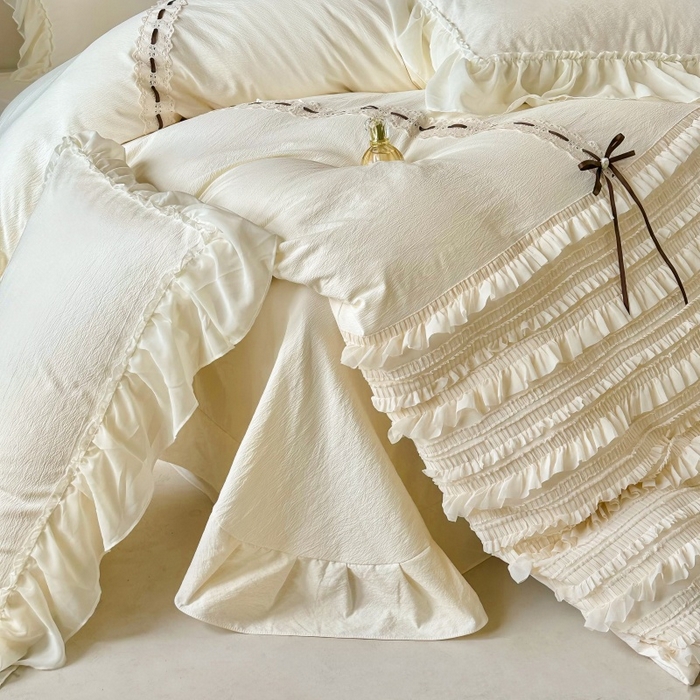 91家纺网 家纺一手货源 找家纺 庭笙 2025新款仙女小清新褶皱裙边少女背带公主裙摆法式梦幻纱蕾丝四件套 米白