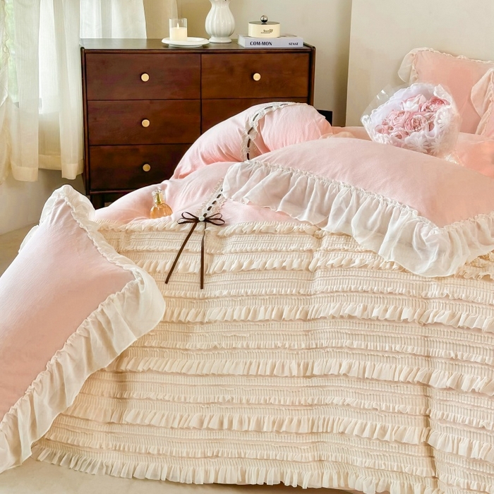 91家纺网 家纺一手货源 找家纺 庭笙 2025新款仙女小清新褶皱裙边少女背带公主裙摆法式梦幻纱蕾丝四件套 浅粉